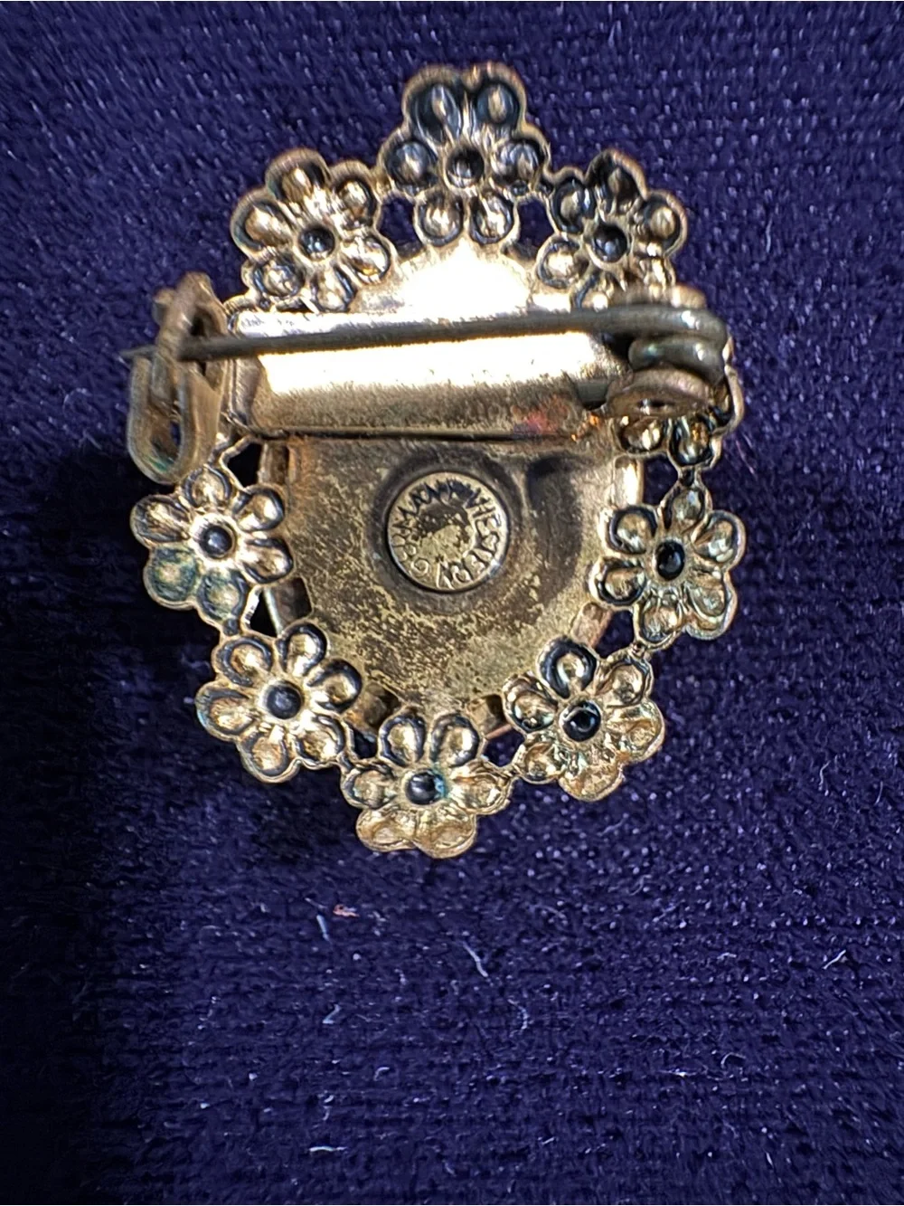 Gold-Tone Vintage Oval Portrait Brooch - Gold